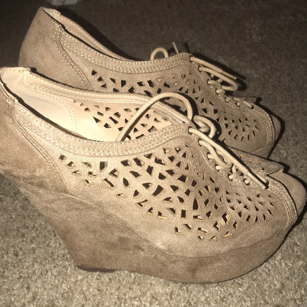 Shoes - Picture 2 of 3